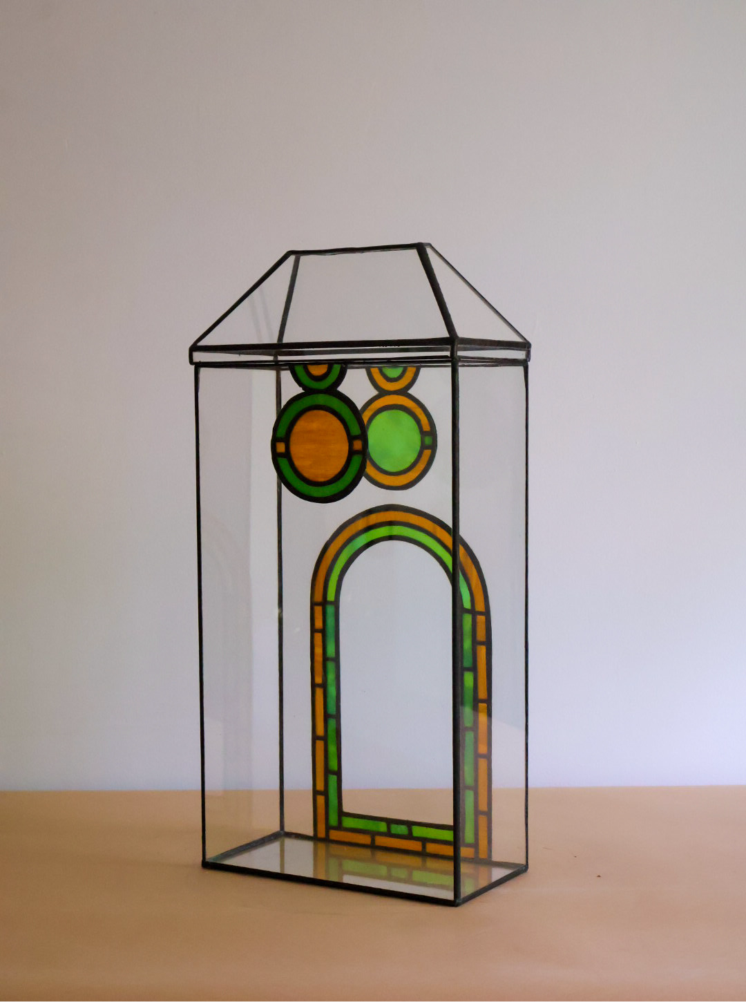 Terrarium two tone with arch and disc design