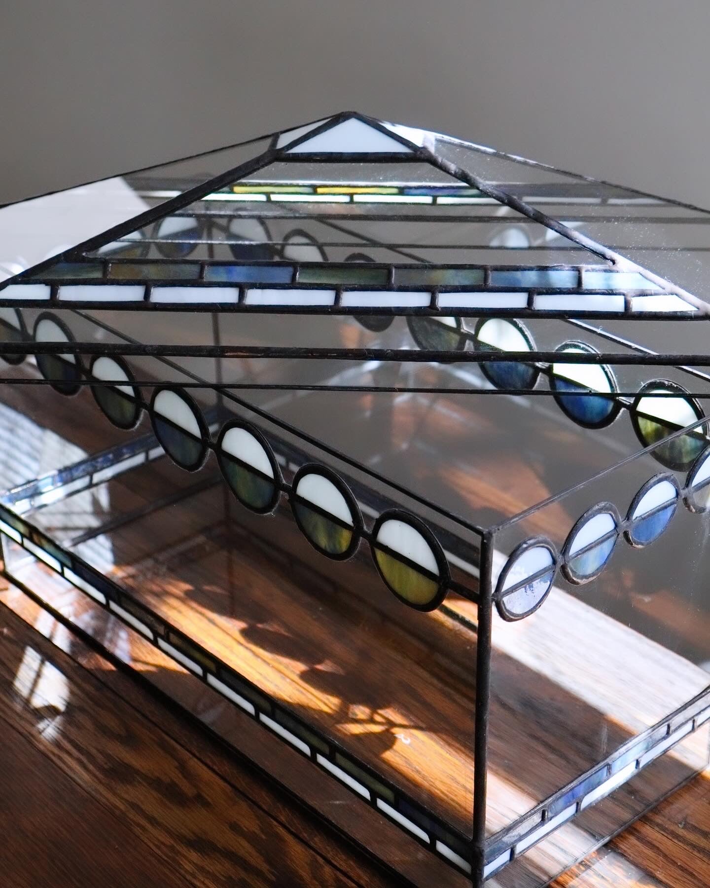 Circle Pattern Stained Glass Terrariun