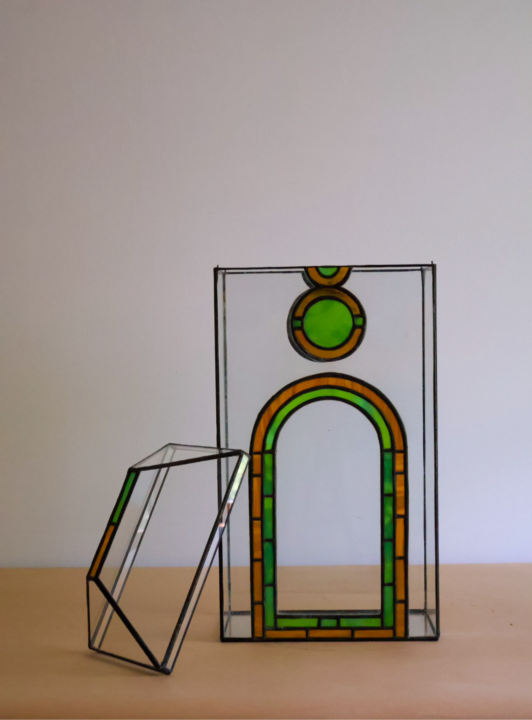Terrarium two tone with arch and disc design
